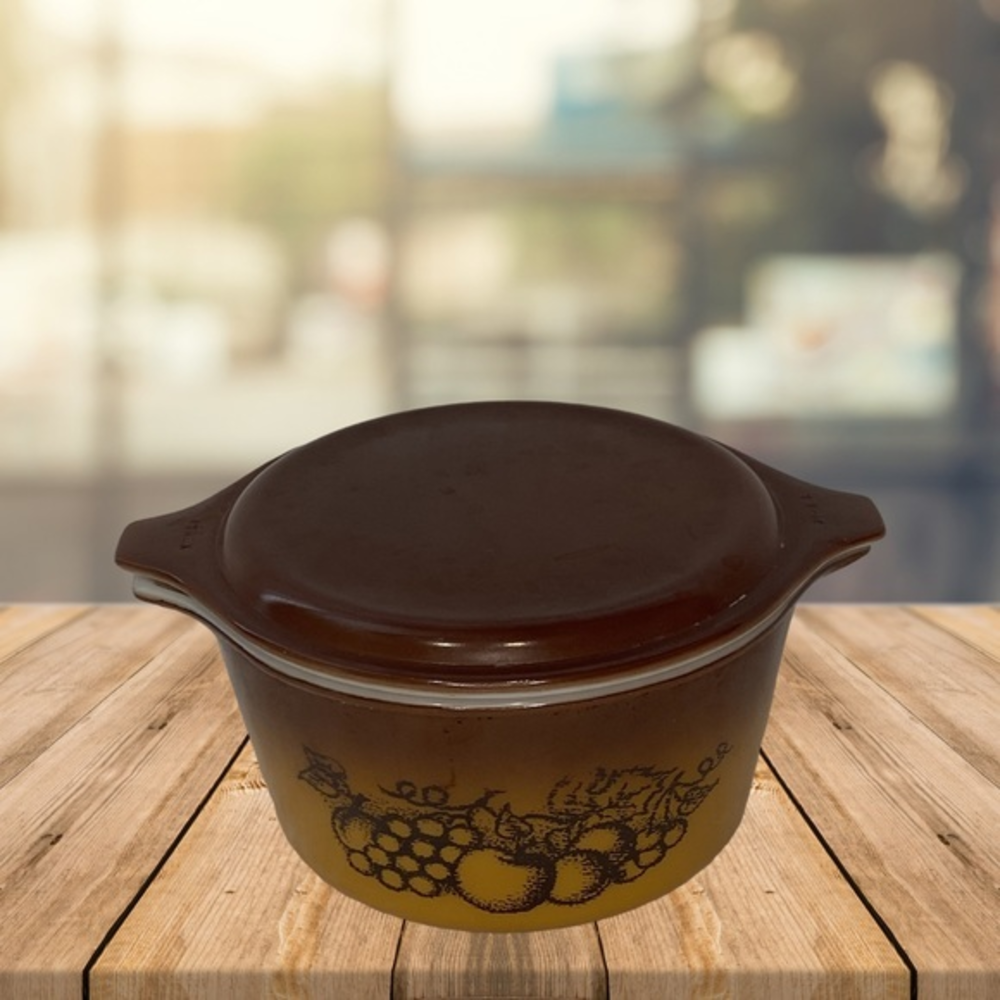 Vintage Pyrex Old Orchard‎ Butterscotch Brown 1 Quart Casserole with Lid
